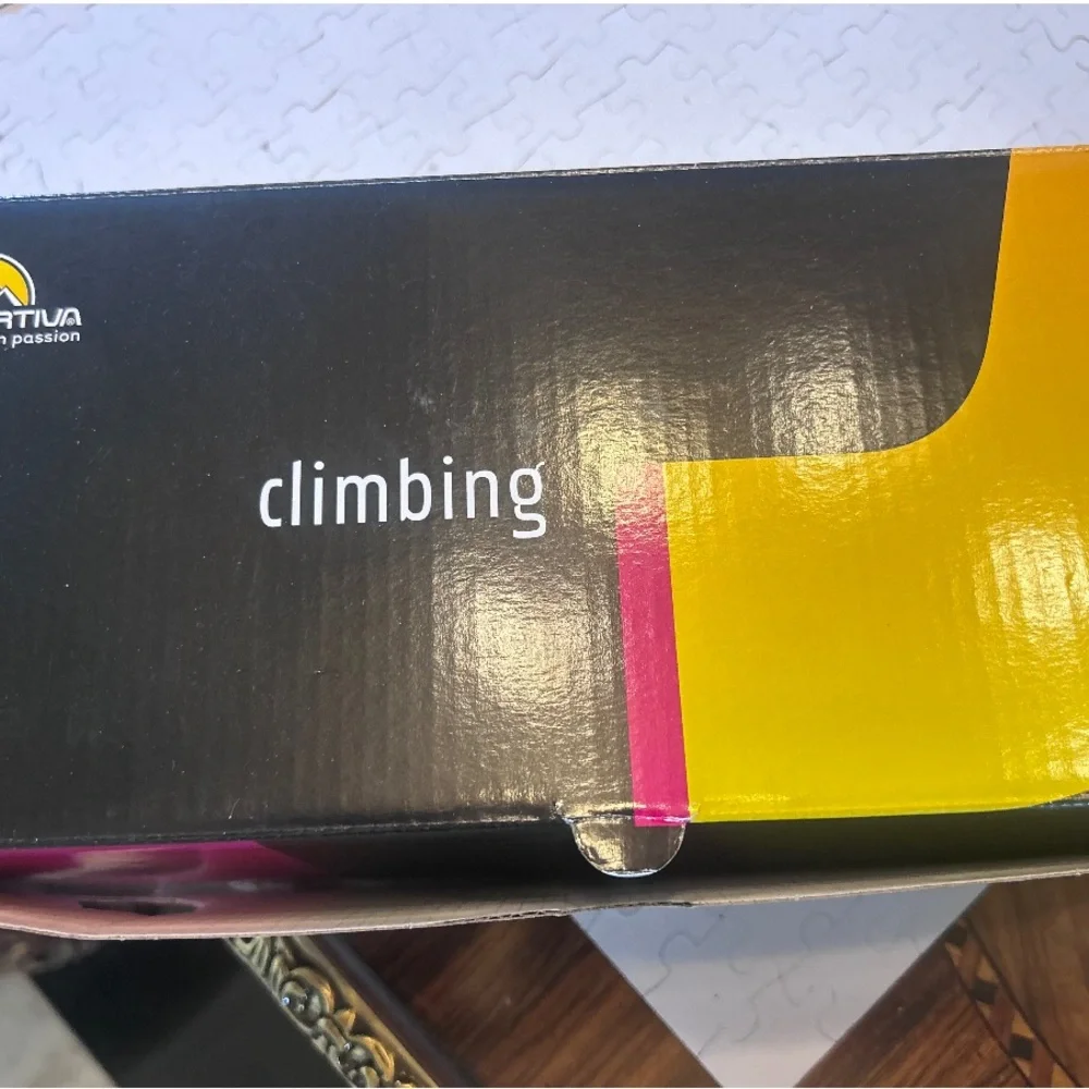 La Sportiva Women's Pink Tarantulace Climbing Shoes, New in box Size 6
